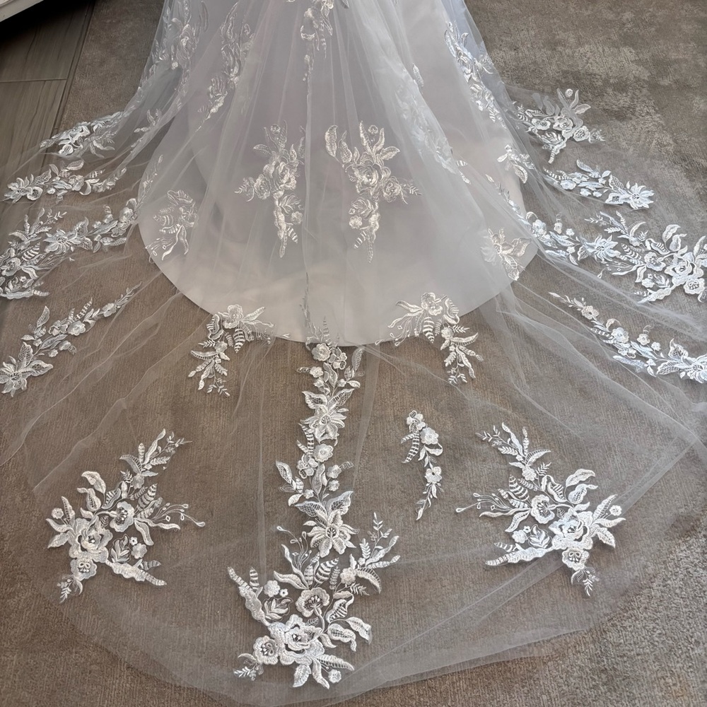 NEW Elegant White Wedding Dress with Appliques NWT Size L/14 - Picture 8 of 14